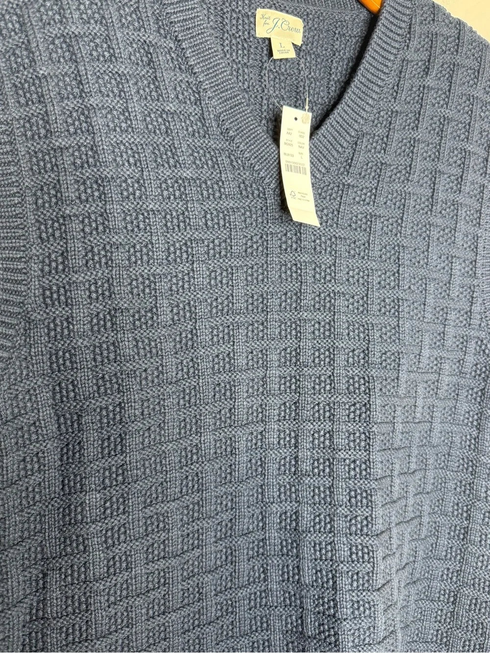 J Crew Men’s Cotton V neck sweater vest in checkered stitch Navy NWT Large